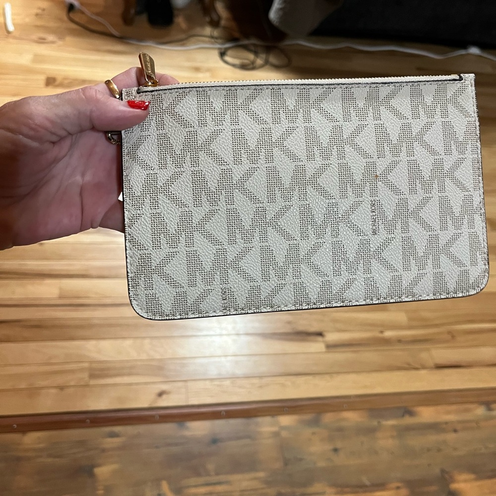 EUC MK LARGE WRISTLET 10x7